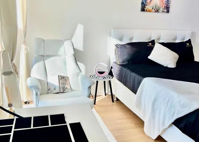 White Luxury Apartment